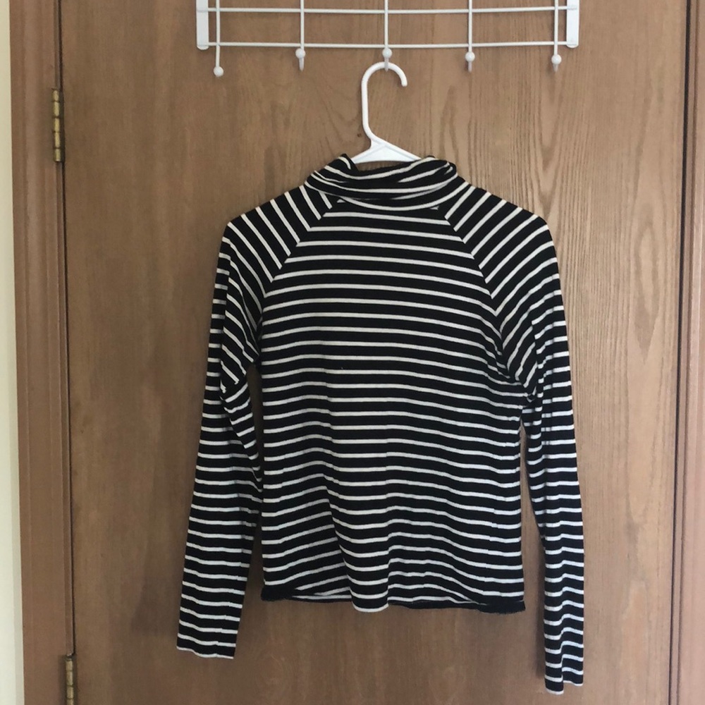 Black & White Striped Turtle Neck☺️